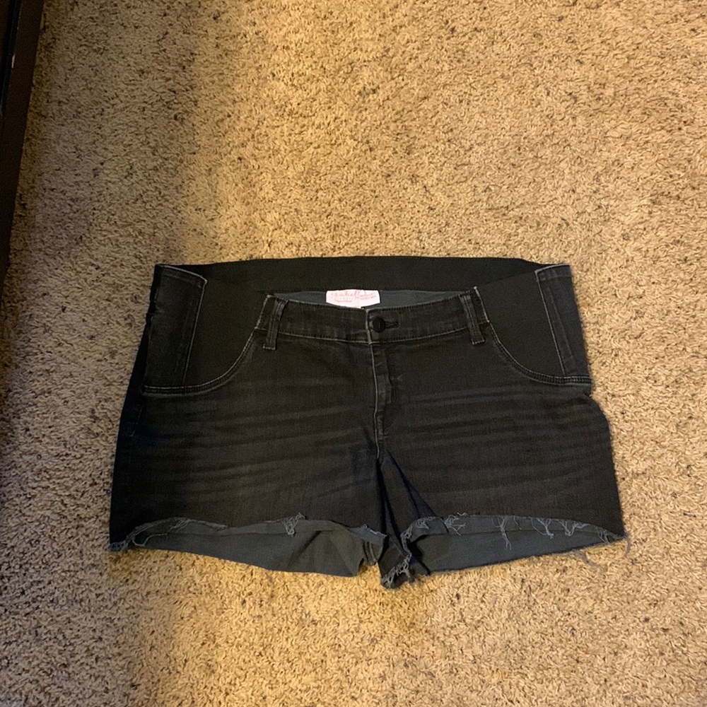 Isabel maternity shorts